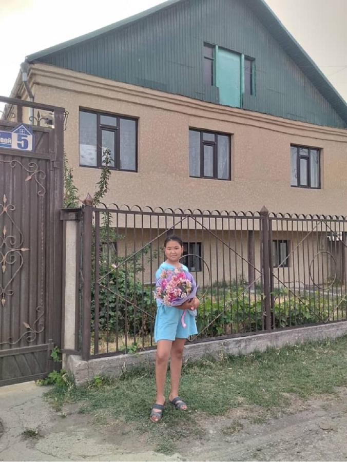 Welcome Guest House Tokmok Luaran gambar